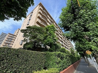 新松戸アゼリアパークハウスB棟の外観