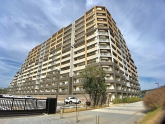 リビオ海浜幕張ラヴィアンコートの外観