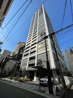 ローレルタワー心斎橋の外観