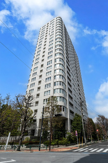 青山ザ・タワーの外観