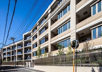 ブリリア東中野パークサイドヒルズの外観