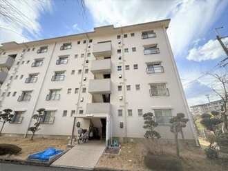 箕面如意谷住宅参号棟の外観