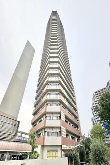 ローレルスクエア大阪ベイタワーの外観