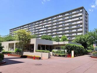 新松戸中央パークハウスD棟の外観