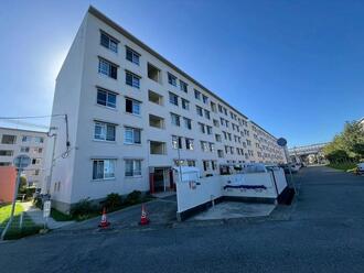 東園田団地３号棟の外観