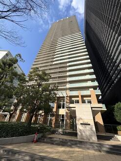 ローレルタワー難波