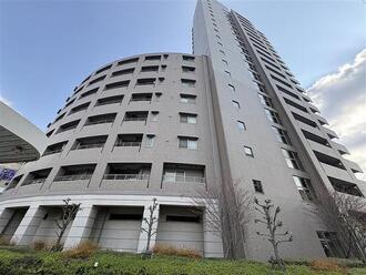 ディークラディア鶴見アクロスタワーの外観