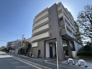リーデンススクエア宇治伊勢田の外観