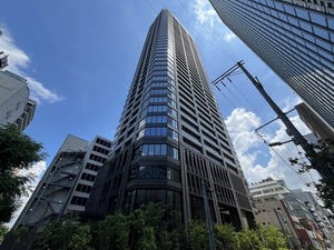 ブランズタワー大阪本町の外観