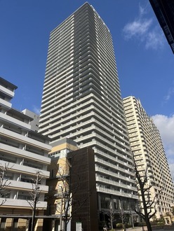 ルネッサなんばタワーの外観