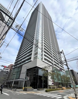大阪ひびきの街ザ・サンクタスタワーの外観