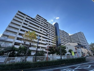 藤和さやまハイタウンB棟の外観