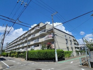 コスモハイツ甲子園の外観