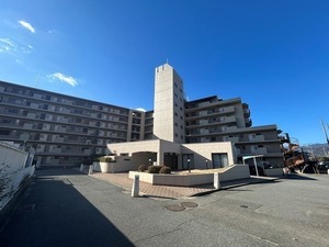 日興甲東園スカイマンションの外観