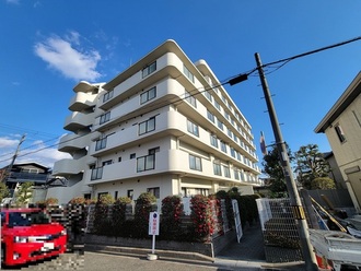 ファミール西甲子園の外観