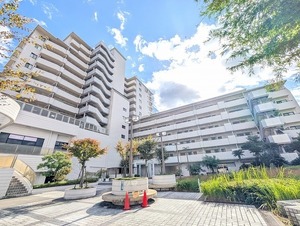 ユニベール宝塚の外観