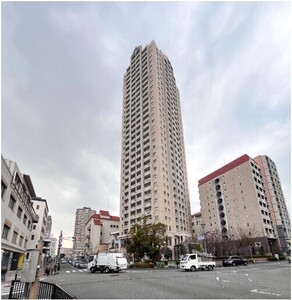 ファミール宝塚グランスイートタワーの外観