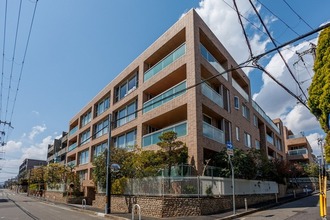 フローラ芦屋フラットの外観