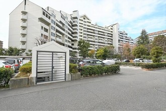 RICウエストコート4番街西棟の外観