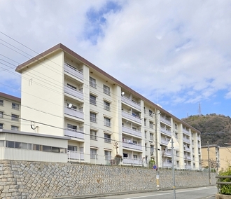 鶴甲コーポ17号棟の外観