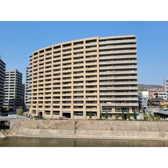 リーデンススクエア宝塚リバージュの外観