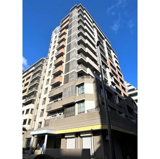 ウェルブ六甲道３番街４番館の外観