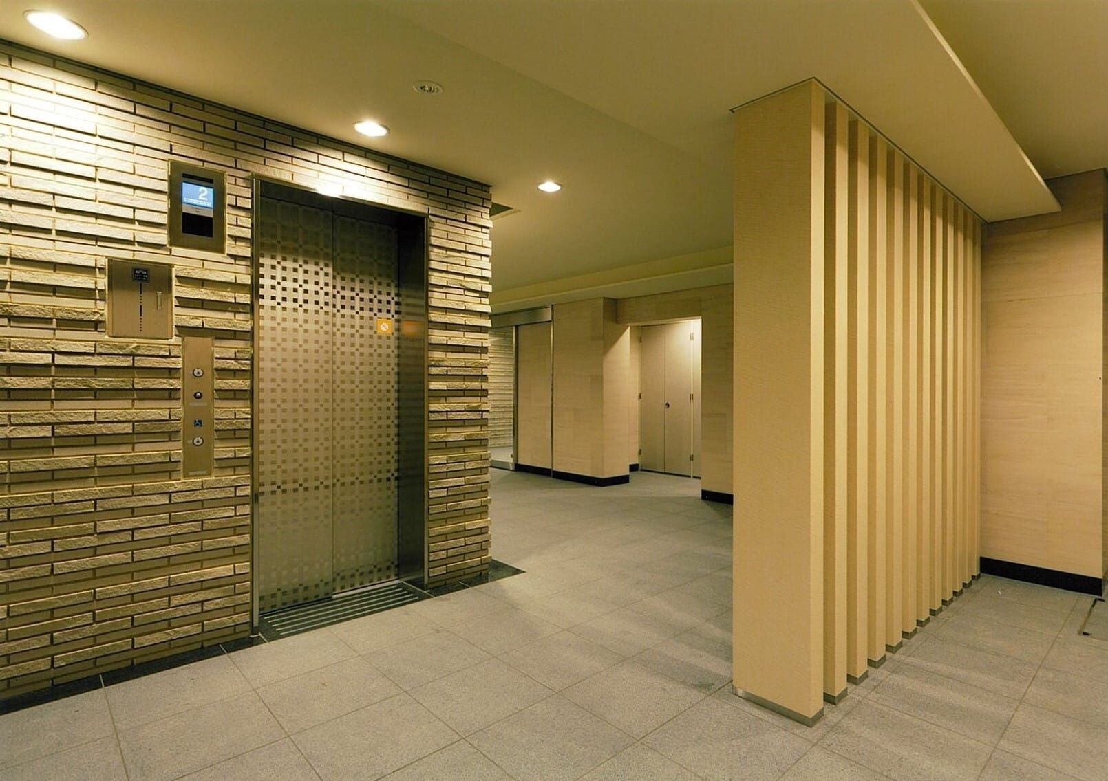 岡本ハウベス-h